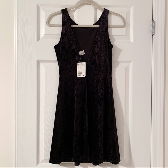 3 for $20 ⭐️ Velour Dress - Picture 2 of 7